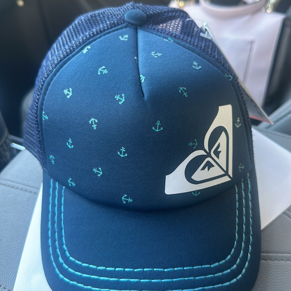 Women’s Roxy Hat - Picture 2 of 6